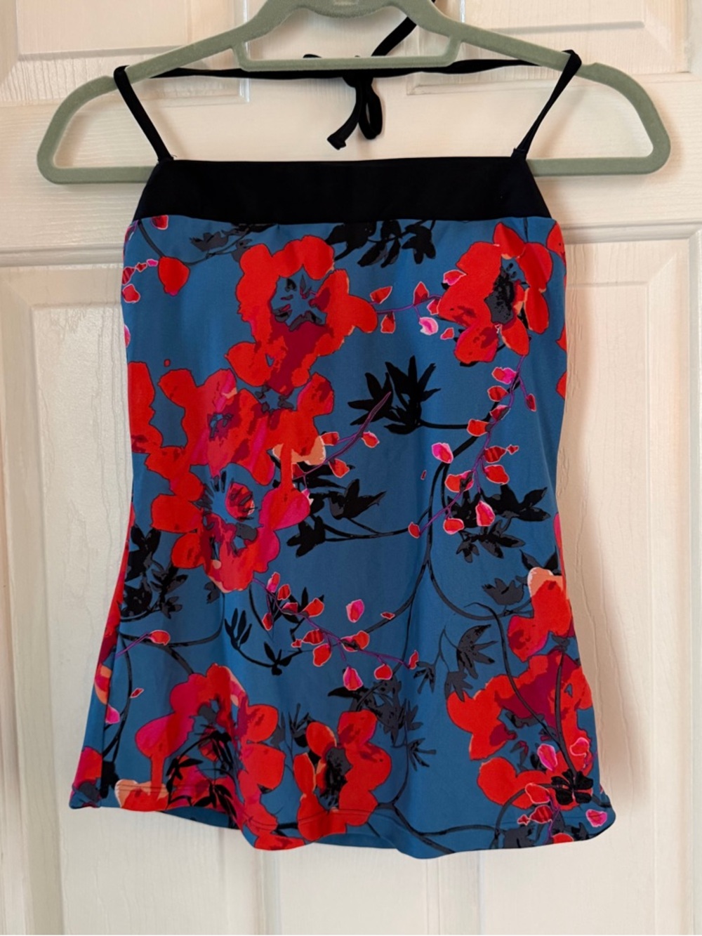 Hapari classic bandeau tankini Floral Pattern and Black Trim Size M
Size M